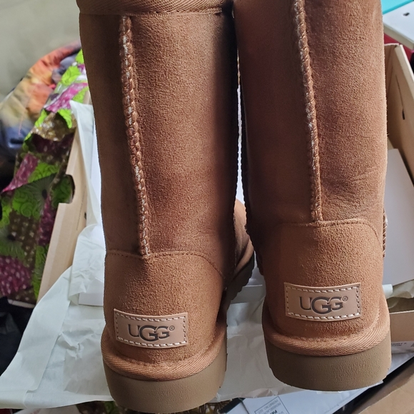 UGG Classic Short II Boot (Chestnut) - Picture 5 of 10